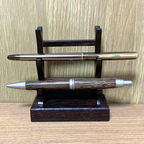 本紫檀の刀掛台形万年筆架台（三本掛け） ペンケース 彩り銘木工房