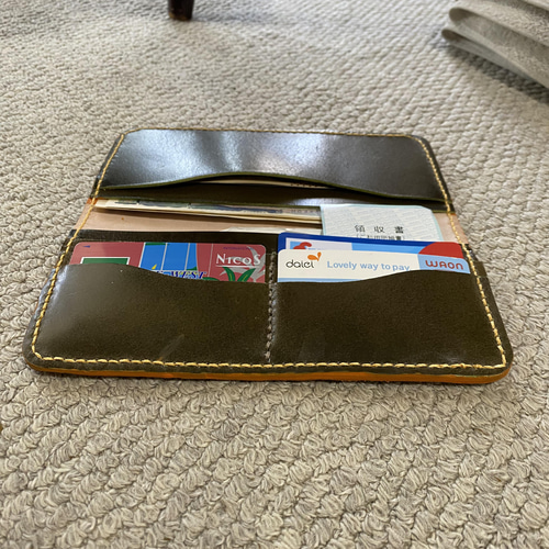 金具を全く使わない軽く薄く作ったシンプル馬革財布 小銭入れナシ