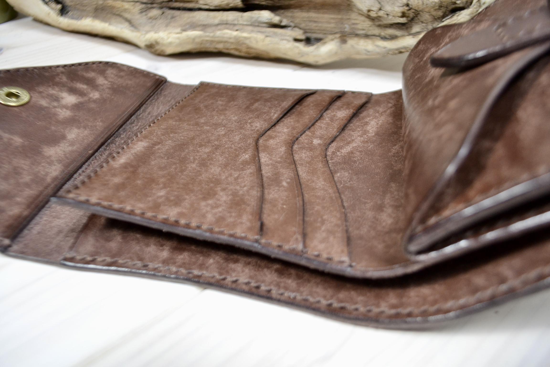 イタリアンレザー【マヤレザー】手に馴染む二つ折り財布　チョコカラー