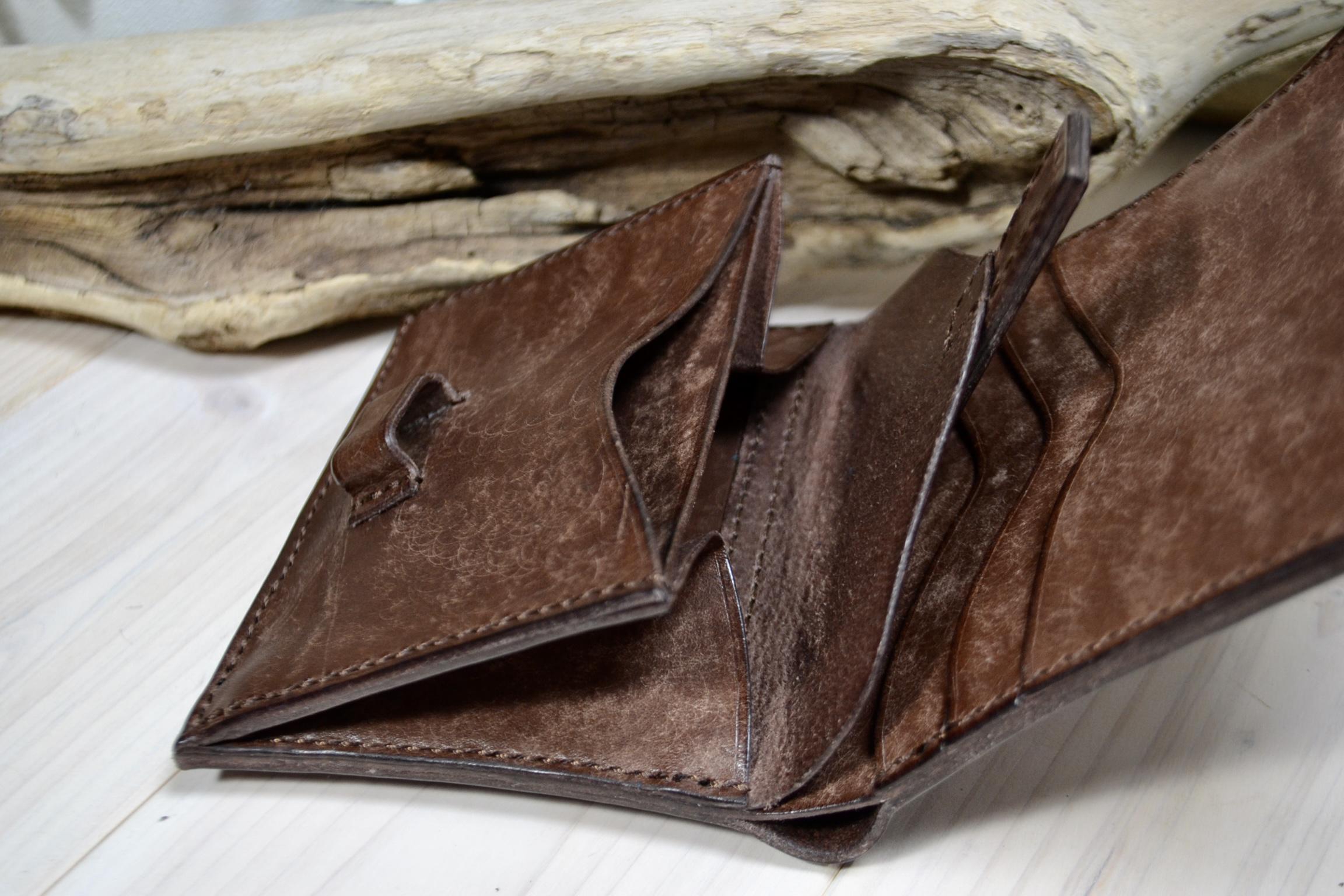 イタリアンレザー【マヤレザー】手に馴染む二つ折り財布　チョコカラー