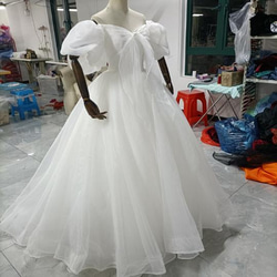 オフショル ウエディングドレス 上質オーガンジー プリンセスライン パフスリーブ 挙式 5枚目の画像