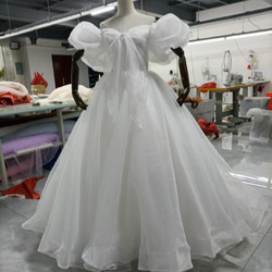 オフショル ウエディングドレス 上質オーガンジー プリンセスライン パフスリーブ 挙式 2枚目の画像