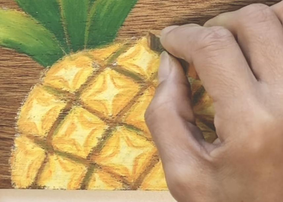 ハワイアンチョークアートで【パイナップルを描くキット：木のボード】 3枚目の画像