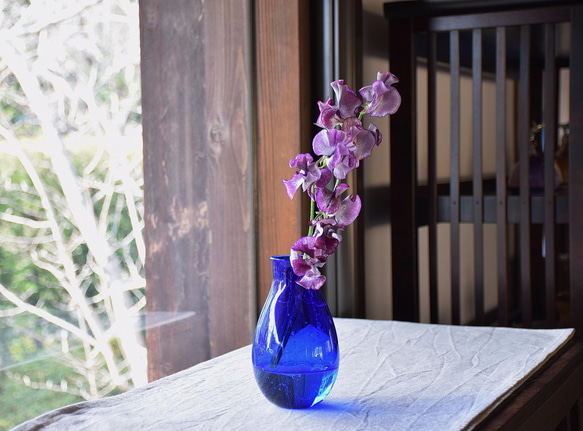 花瓶　水刺し　透明なブルー 花瓶 水刺し 透明なブルー