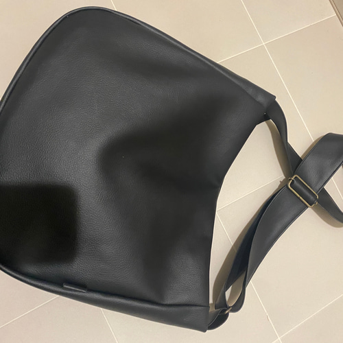 鑑定済LLOEWE ブラックショルダーバッグ ウィメンズ ラグジュアリーショルダーバッグ - LOEWE