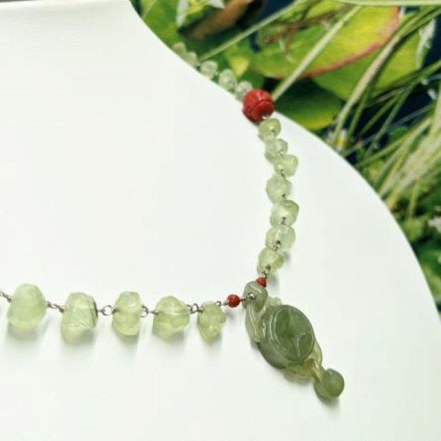 ネフライト一石彫ネックレス / K14WG Nephrite Single-Stone Carving Necklace