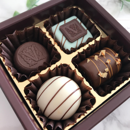 オトナ チョコレートマグネット 4個セット（トリュフ箱入り）チョコ