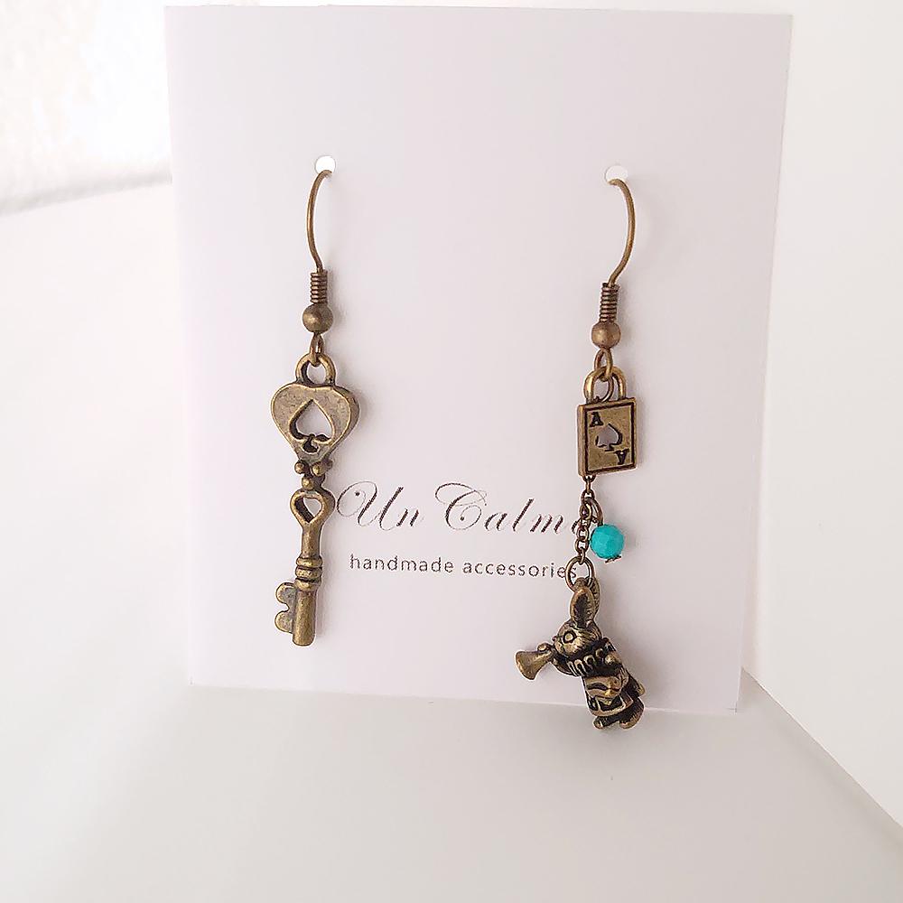 アリスワールド アシンメトリーピアス ピアス（フック・チェーン