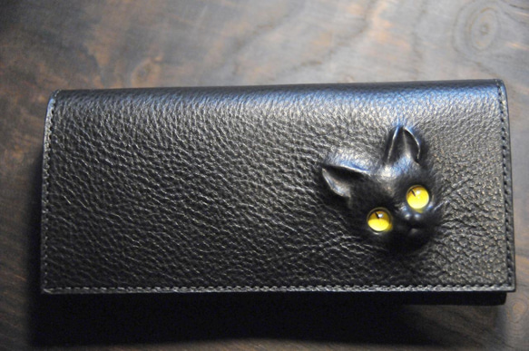 黒猫の長財布（表革：VACCHETTA800、仮セット猫目：イエローeyes）約253ｇ 猫目選べます♪ 2枚目の画像