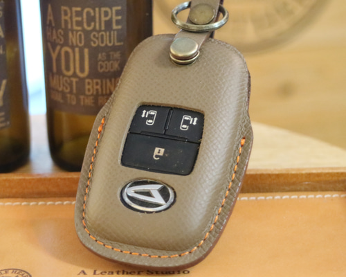 エトレトウキョウ　タンドレザータンブラーケース　未使用品 タンドレザータンブラーケース(F BEIGE): グッズ │ ETRE TOKYO