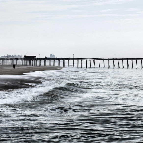 アメリカ、オーシャンシティの釣桟橋の波模様 5枚目の画像