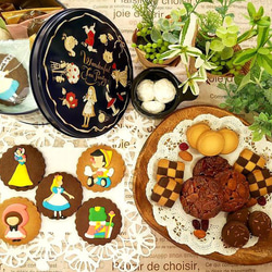 誕生日・結婚祝い・出産祝い・内祝い・お返しに  可愛いアイシングクッキーのプレゼント【絵本のクッキー缶】 1枚目の画像