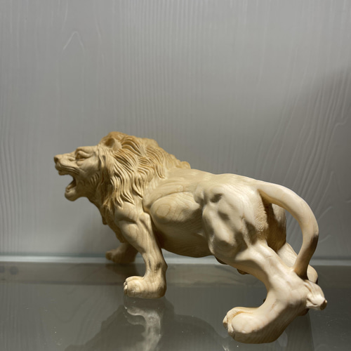 新作 木彫り ライオン 大迫力 木工細工 彫刻工芸品 彫刻 杏子の