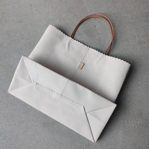 買い物袋や、ちょっとした買い物に。本革レザー ヌメ革