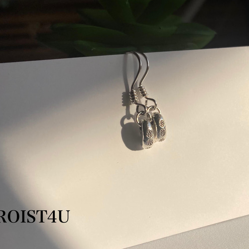 カレンシルバー ピアス パドゥア刻印入り 勾玉型 純銀 フックタイプ