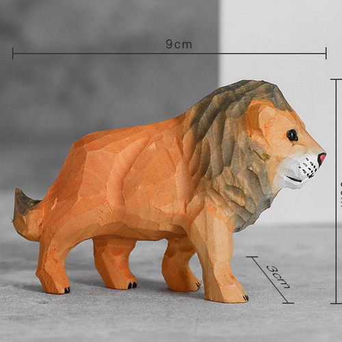 木彫りのライオン