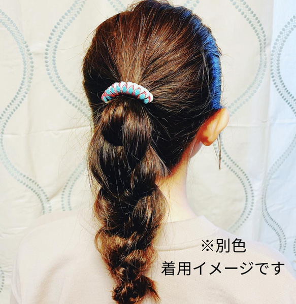 パラコード 美容師と作ったヘアゴム スネークノット イエローミックス／ホワイト　大人ヘアゴム 5枚目の画像