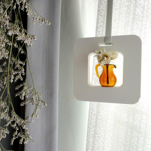 アロマストーン □ 四角い出窓の風景 琥珀色 □ ガラスのピッチャー