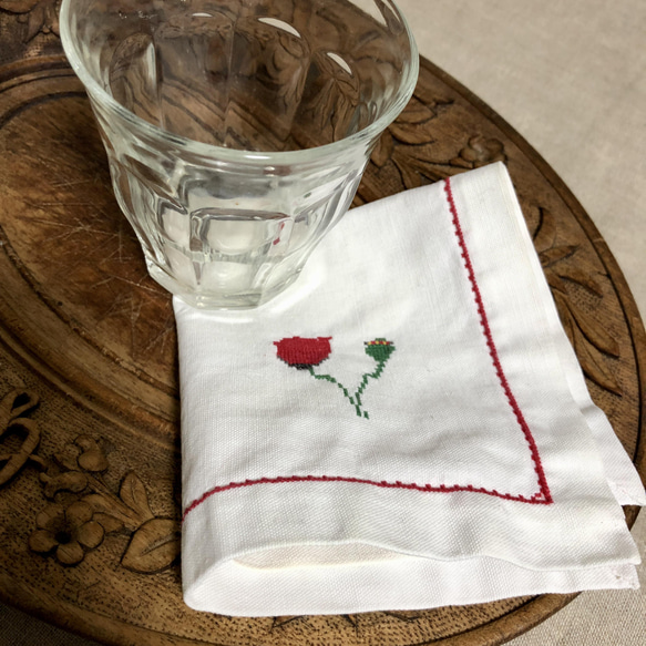 フランスビンテージカクテル刺繍ナプキン赤い花 1枚目の画像