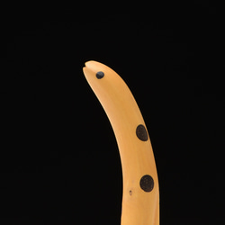 黄楊　手彫　チンアナゴの根付(中)　黒檀象嵌 2枚目の画像