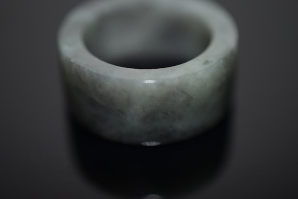 110-23 18.0号~18.5号 天然 A貨  翡翠 板指 広幅 リング 指輪 硬玉ジェダイト 5月誕生石 4枚目の画像