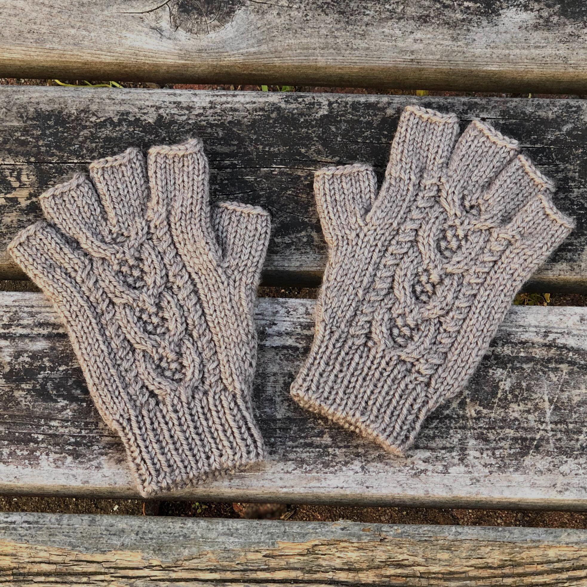 アラン模様のハンドウォーマー(女性用)/ハーフミトン/指なし手袋