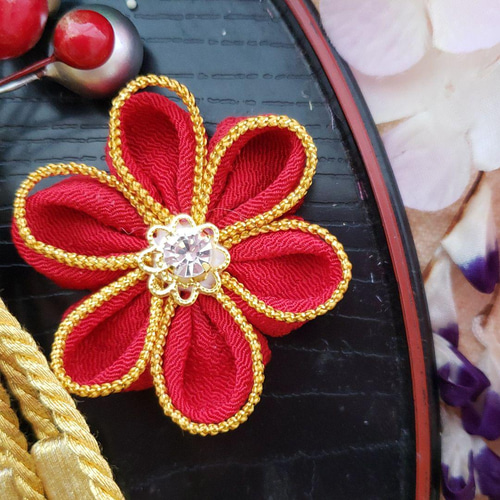 つまみ細工リボン髪飾り　赤　白　七五三　成人式　浴衣　卒業式　花魁　結婚式 つまみ細工リボン髪飾り赤白七五三成人式浴衣卒業式花魁結婚式