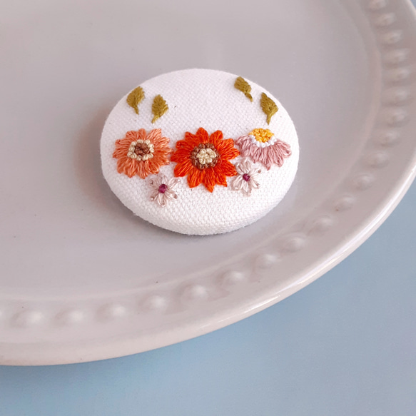 お花の刺繍ブローチ/ヘアゴム 2枚目の画像