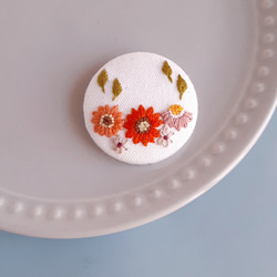 お花の刺繍ブローチ/ヘアゴム 1枚目の画像