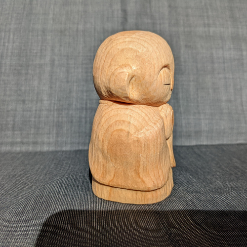 木彫りの小さな六地蔵 木彫りお地蔵さん6番 彫刻 樂月 通販 11348486｜Creema(クリーマ)