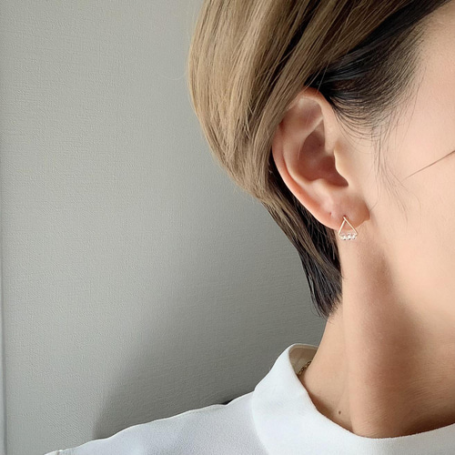14kgf】小さな三角ピアス/イヤリング ピアス（スタッド・一粒
