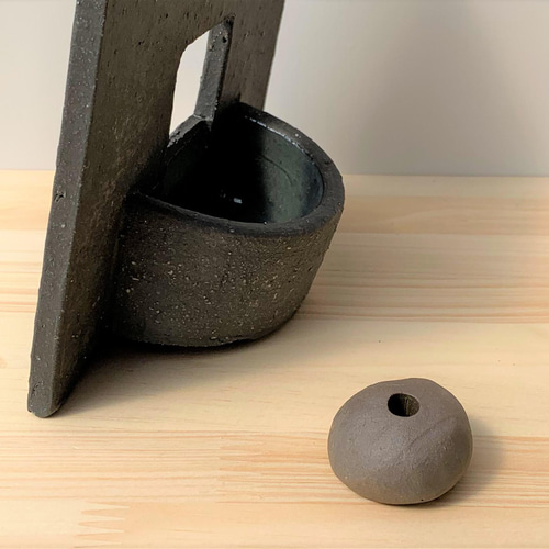 とし　南宋　黒色の花模様の陶器 花模様の黒色陶器の壺 直径約20cm - メルカリ
