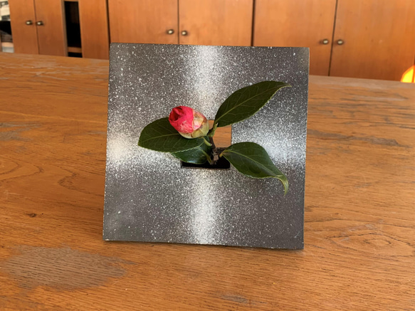 黒陶花の額縁(クロス) 陶器 一輪挿し 一輪挿し・花瓶・花器 しも