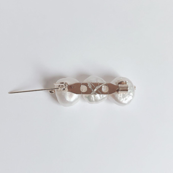 「世界上唯一的形狀」巴洛克淡水珍珠胸針（大） 第6張的照片