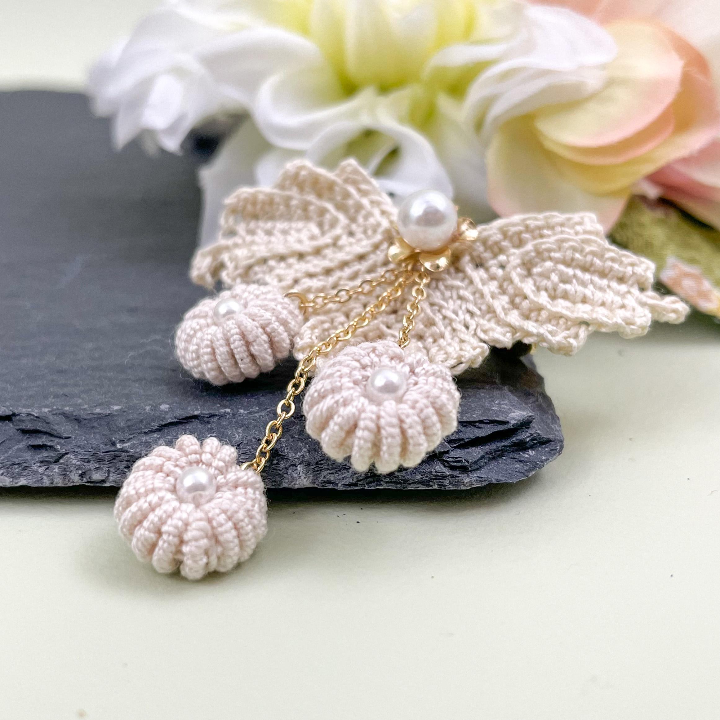 【ルーマニアンレース】ゆれる葡萄モチーフのブローチ