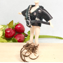 革細工　プチブライスサイズ　ミニチュアライダーズジャケット　miniature Rider's jacket. 4枚目の画像