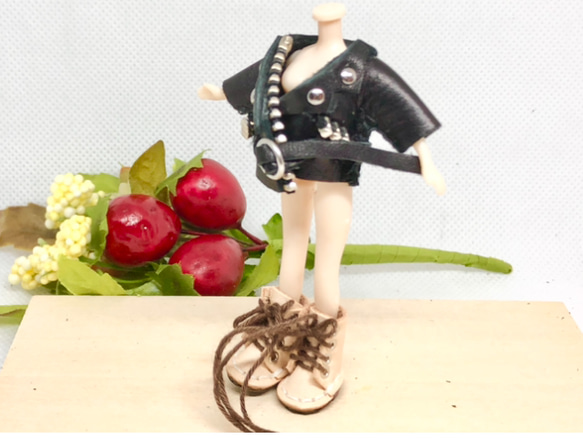 革細工　プチブライスサイズ　ミニチュアライダーズジャケット　miniature Rider's jacket. 4枚目の画像