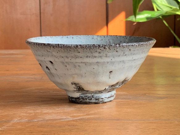 藁灰釉飯碗（小）白　陶器 1枚目の画像