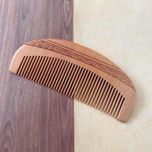 桃の木 モモノキ くし 木製櫛 桃木細工【桃太郎】両面彫刻 お守り