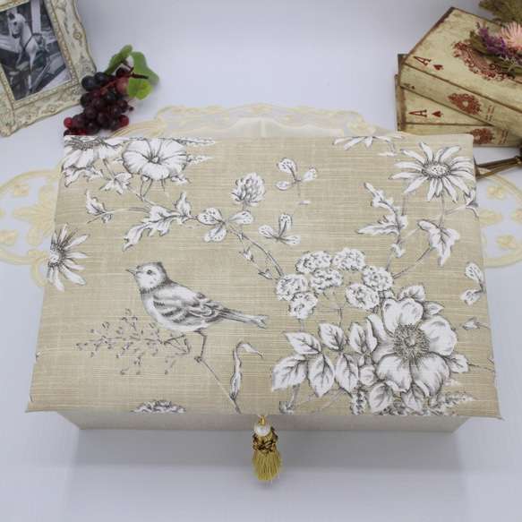 カルトナージュ♪　フランス製 トワルドジュイ　２段ツールボックス / 裁縫箱 （花と小鳥のリフレイン / ベージュ） 4枚目の画像
