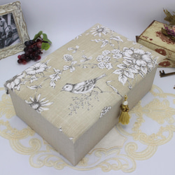 カルトナージュ♪　フランス製 トワルドジュイ　２段ツールボックス / 裁縫箱 （花と小鳥のリフレイン / ベージュ） 8枚目の画像