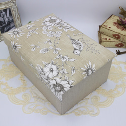 カルトナージュ♪　フランス製 トワルドジュイ　２段ツールボックス / 裁縫箱 （花と小鳥のリフレイン / ベージュ） 9枚目の画像