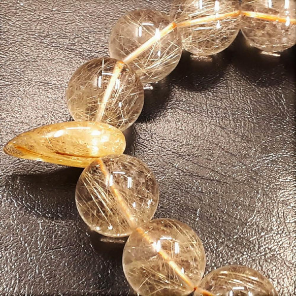 【特大勾玉がかっこいい】現品一点物 ゴールドルチルクォーツ ブレスレット 勾玉 ルチル 金針水晶 数珠 １６ミリ ９０ｇ 20枚目の画像