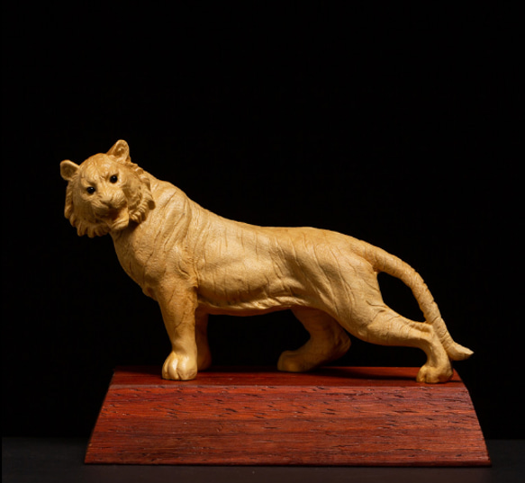 特上彫 寅年 縁起物 彫刻工芸品 木工細工 虎 置物 彫刻 杏子の手作り