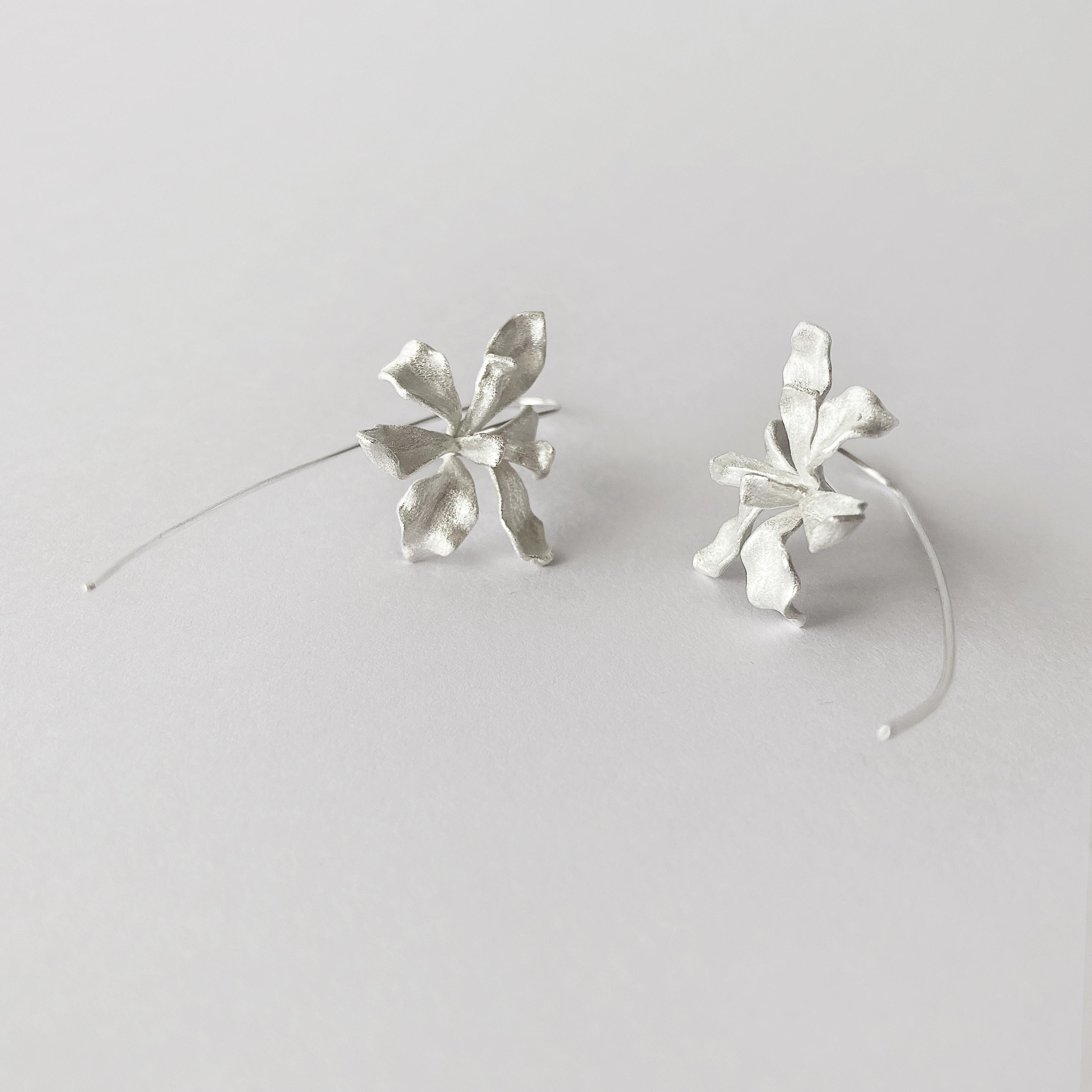 早咲きのアヤメ フックピアス