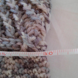 プリム付き深型手編み帽子（段染め毛糸） 7枚目の画像