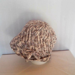 プリム付き深型手編み帽子（段染め毛糸） 6枚目の画像