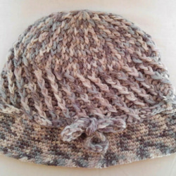 プリム付き深型手編み帽子（段染め毛糸） 4枚目の画像