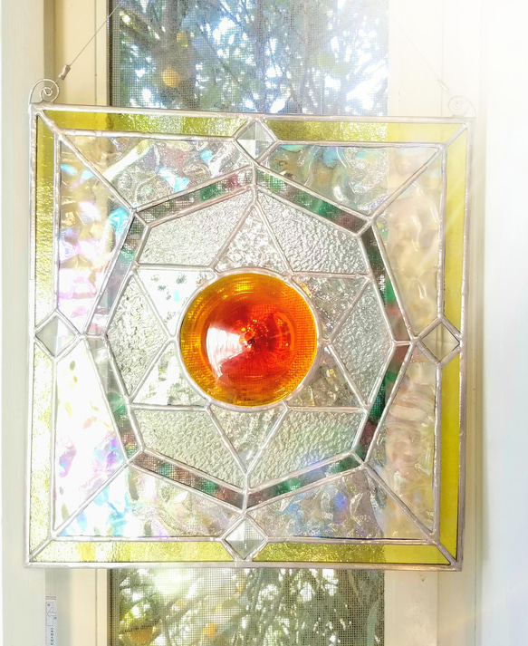 ステンドグラス　おひさまモチーフのパネル　ロンデルガラス使用(スタンド付) 2枚目の画像