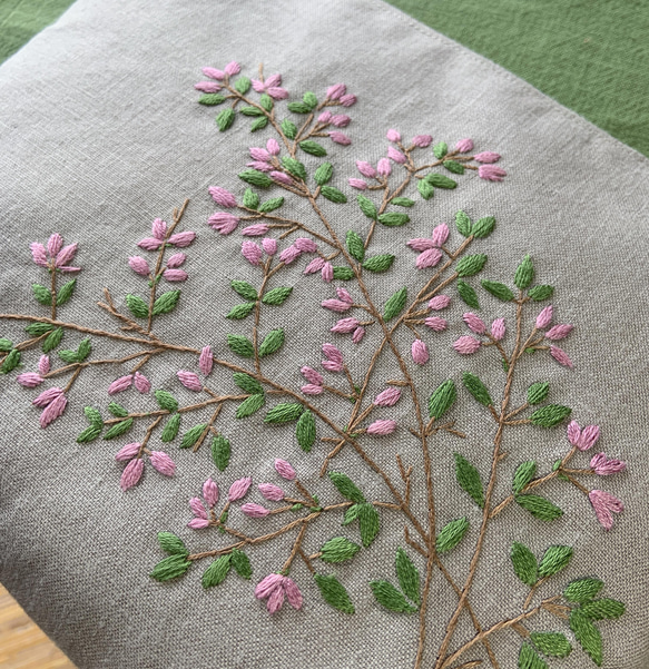 《手刺繍のポーチ》ピンクの萩の花 4枚目の画像